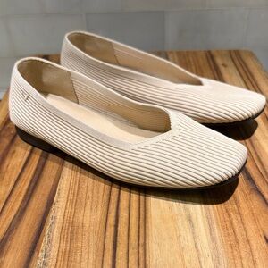 Elegant Beige Women's Flats